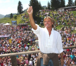 Hansi-Hinterseer-bei-der-Fanwanderung-in-Kitzbueh.JPG
